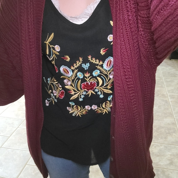 Floral Embroidered Cami Tank - Picture 6 of 9